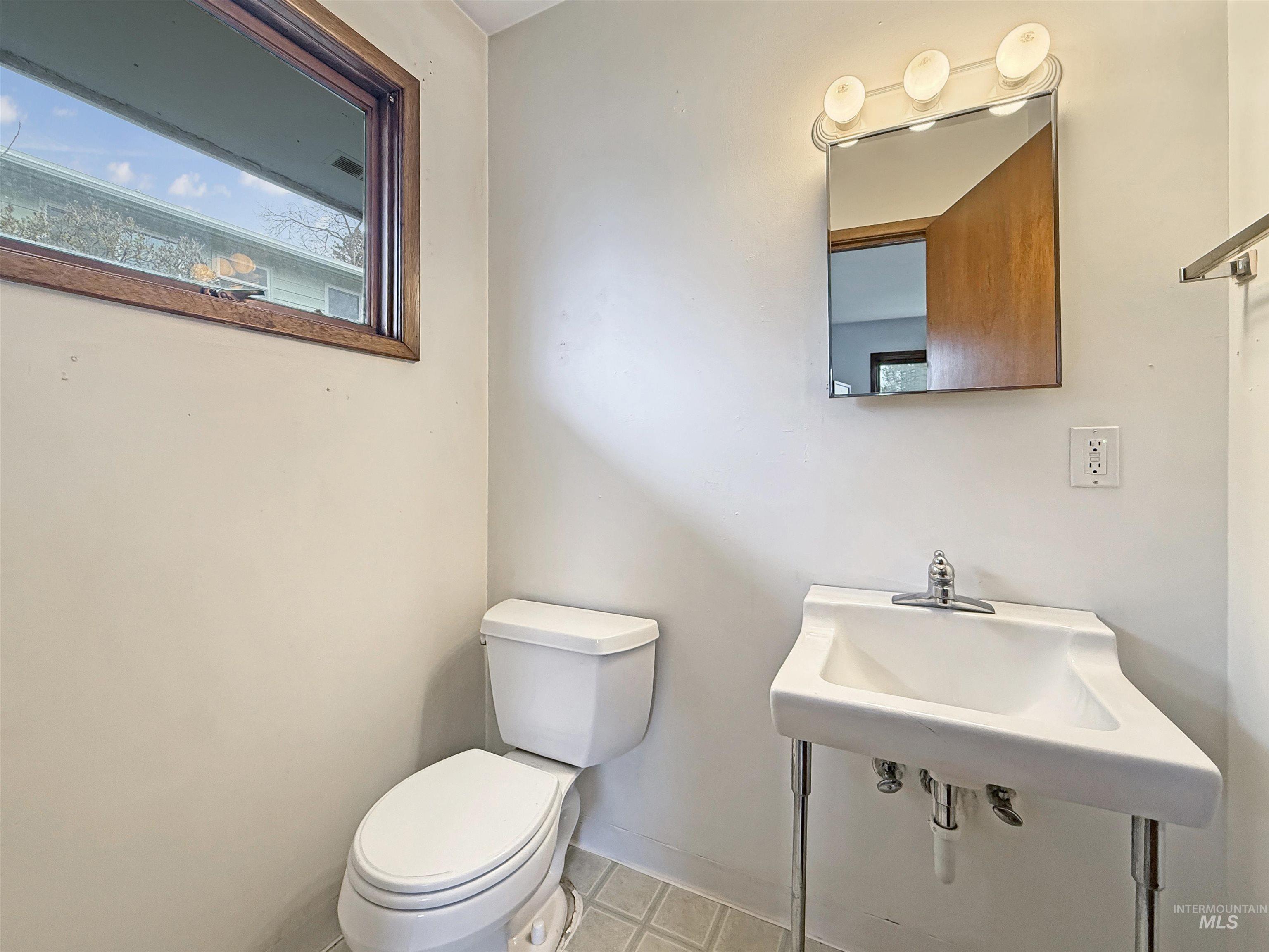 925 East 8th Street Moscow, ID 83843 - Photo 15 of 40