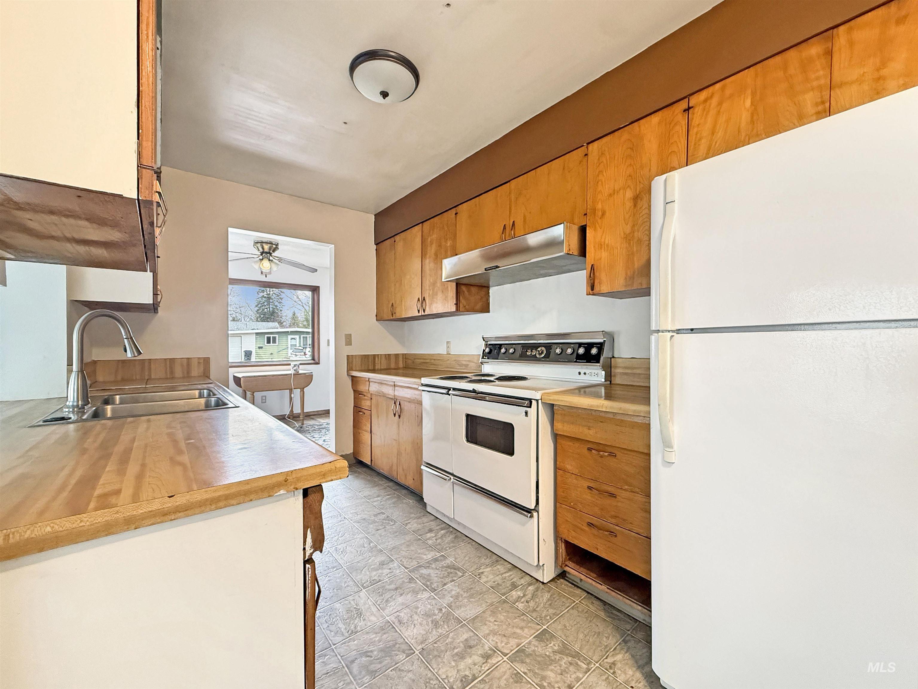 925 East 8th Street Moscow, ID 83843 - Photo 5 of 40