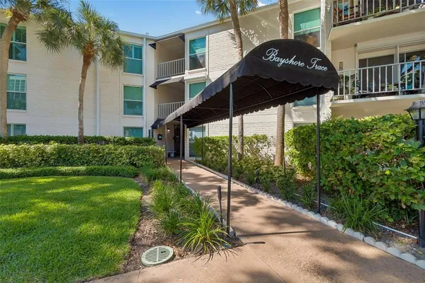 $1,800 | 3325 Bayshore Boulevard, Unit D14 A, Tampa, FL 33629
