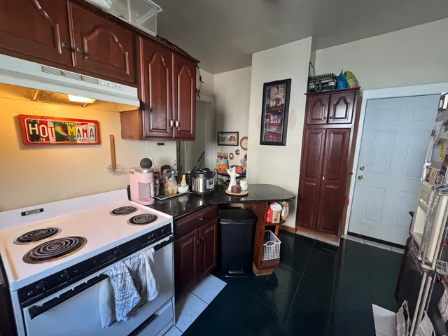$475,000 | 2609 North Maryland Avenue, Unit 2611, Milwaukee, WI 53211