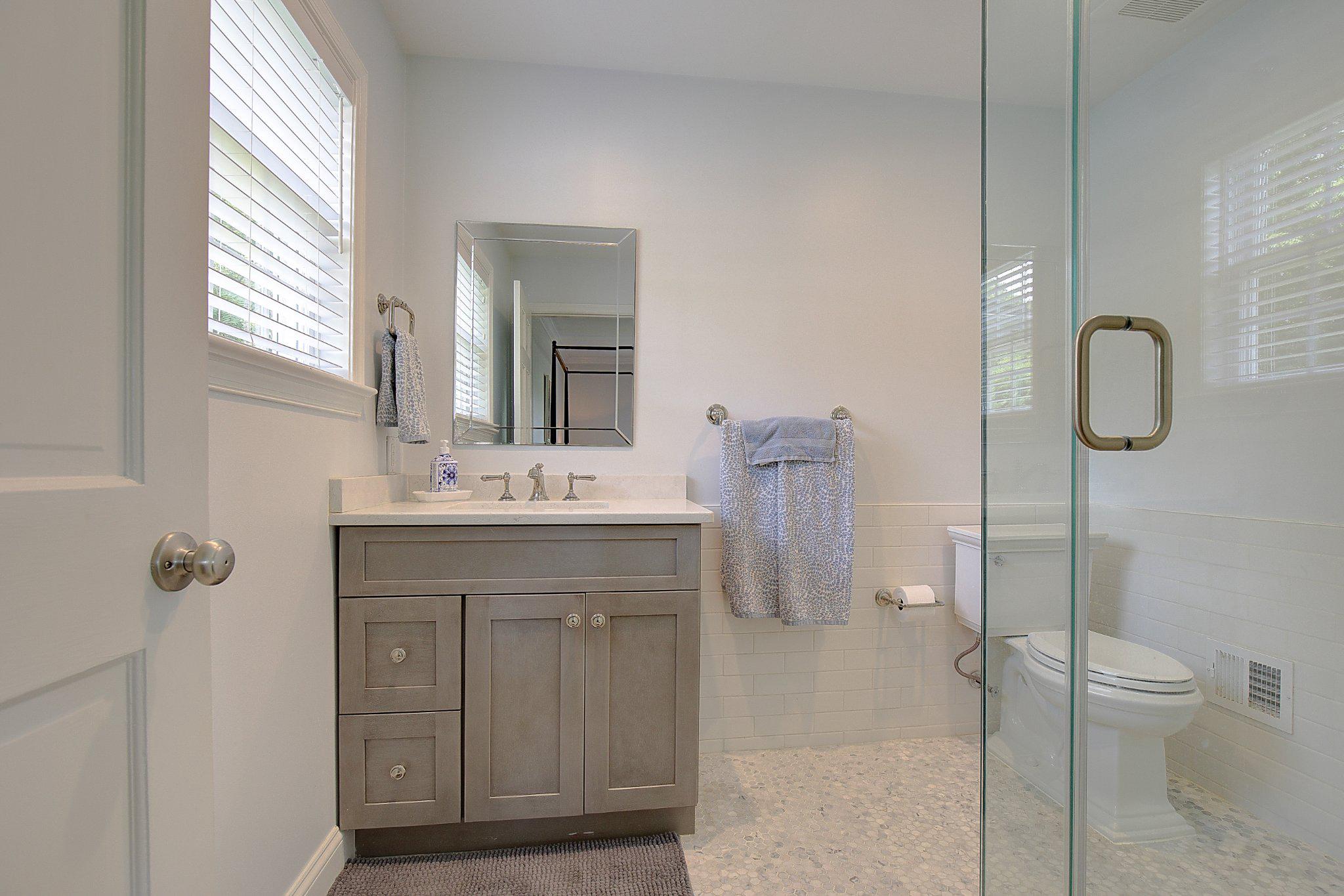 980 Apple Lane Solomons, MD 20629 - Photo 23 of 82 MIL suite full bathroom on main level.