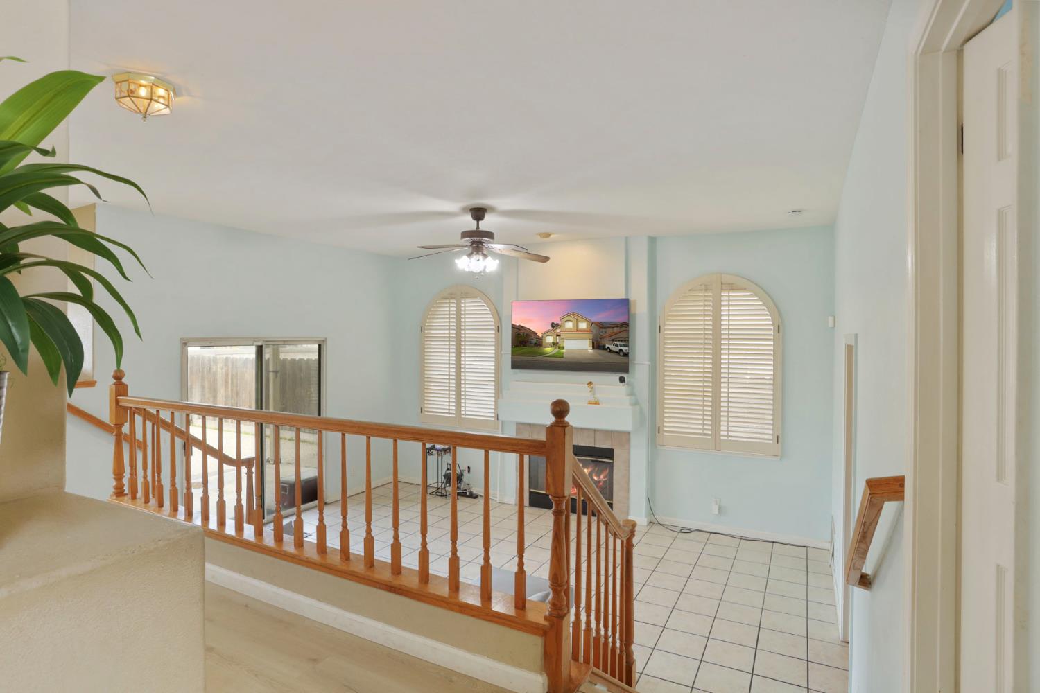 1725 Mark Mead Lane Modesto, CA 95356 - Photo 11 of 52 a view of a livingroom with furniture