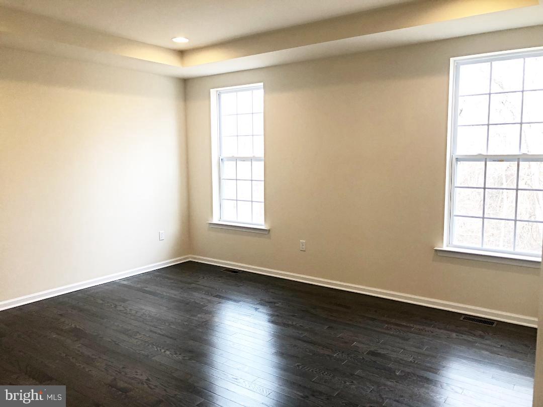 19 Stoneham Road Ewing, NJ 08638 - Photo 11 of 33 1st Floor Master Bedroom