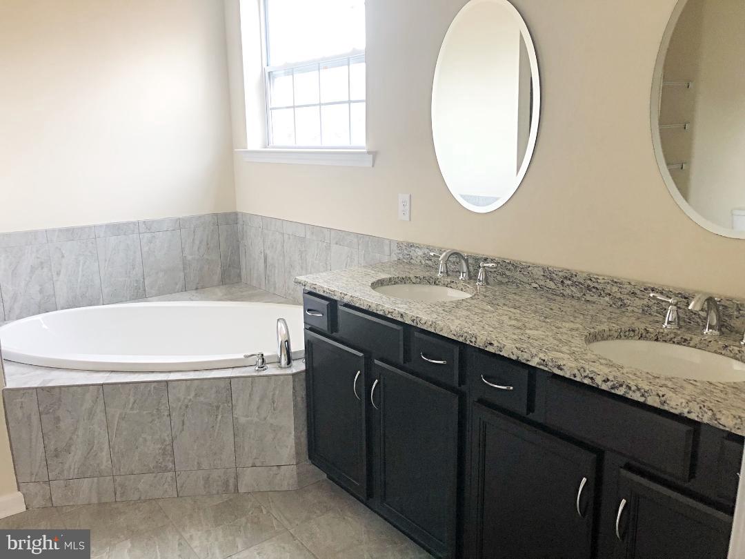 19 Stoneham Road Ewing, NJ 08638 - Photo 15 of 33 First Floor Master Bath