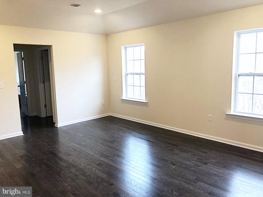 19 Stoneham Road Ewing, NJ 08638 - Photo 17 of 33 2nd Floor Master Bedroom