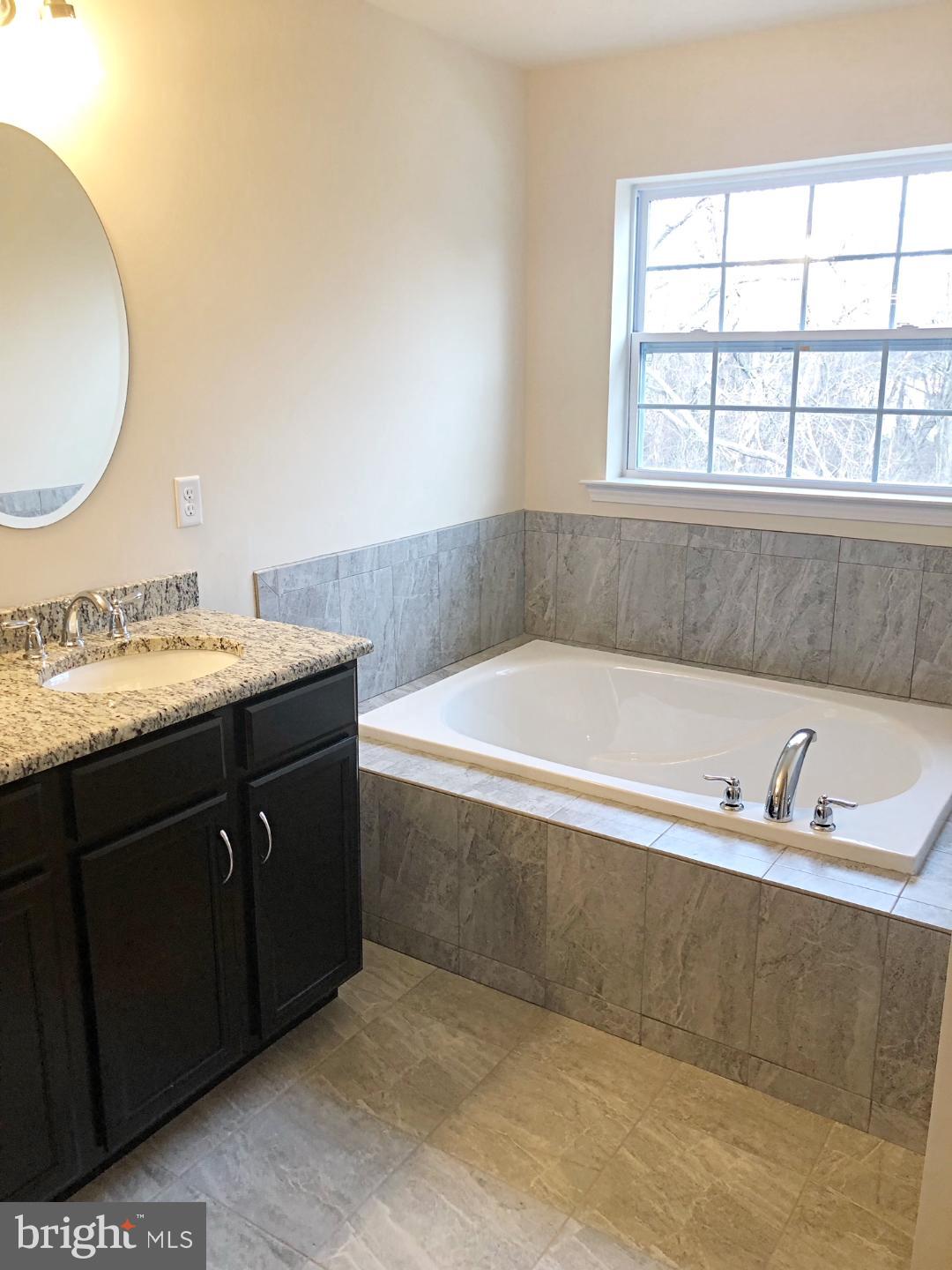 19 Stoneham Road Ewing, NJ 08638 - Photo 20 of 33 2nd Floor Master Bath