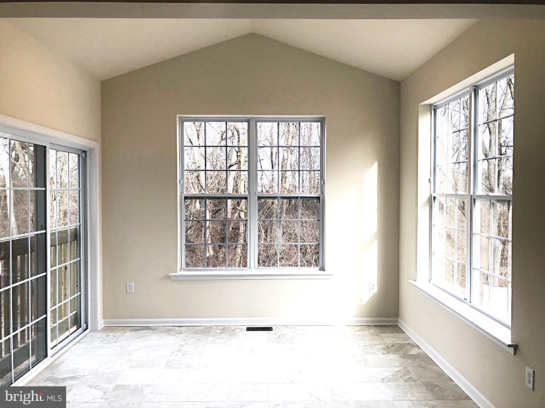 19 Stoneham Road Ewing, NJ 08638 - Photo 7 of 33 Breakfast Area