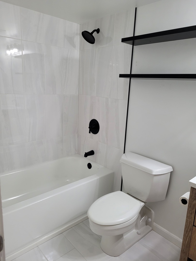 500 South Clinton Street, Unit 720 Chicago, IL 60607 - Photo 11 of 19 a white toilet sitting next to a bath tub and shower