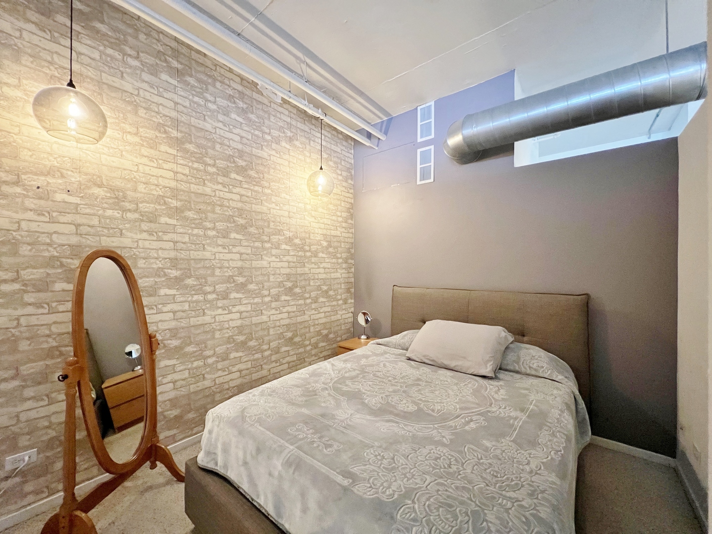 500 South Clinton Street, Unit 720 Chicago, IL 60607 - Photo 8 of 19 a close view of a chair in a bathroom