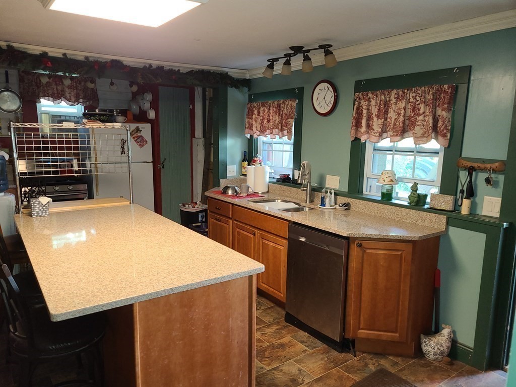 31 High Street Ware, MA 01082 - Photo 10 of 21