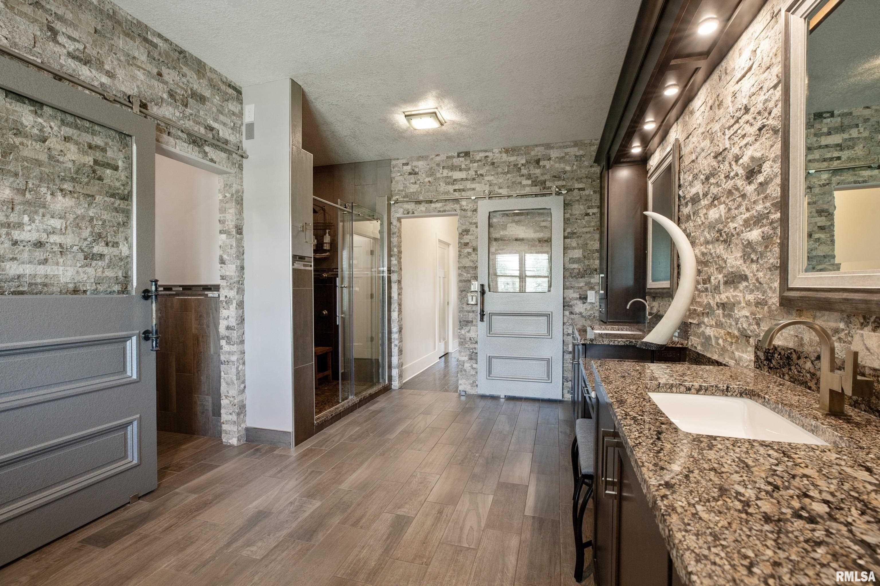 5816 Cardinal Road Bettendorf, IA 52722 - Photo 24 of 51 Gallery Image 24