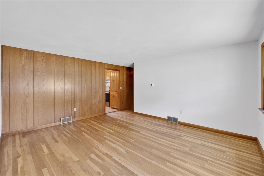 39 Northway Drive Springfield, MA 01119 - Photo 7 of 30