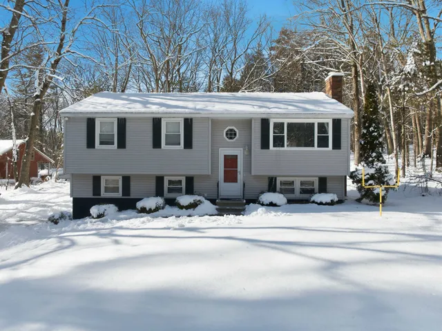 $535,000 | 19 Sherwood Road, Londonderry, NH 03053