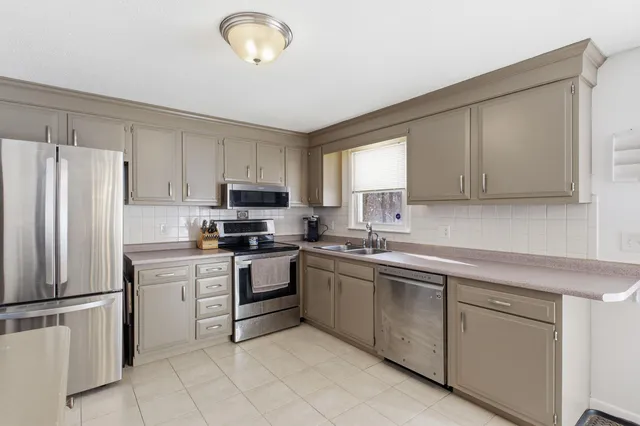 $535,000 | 19 Sherwood Road, Londonderry, NH 03053