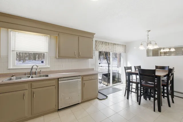 $535,000 | 19 Sherwood Road, Londonderry, NH 03053