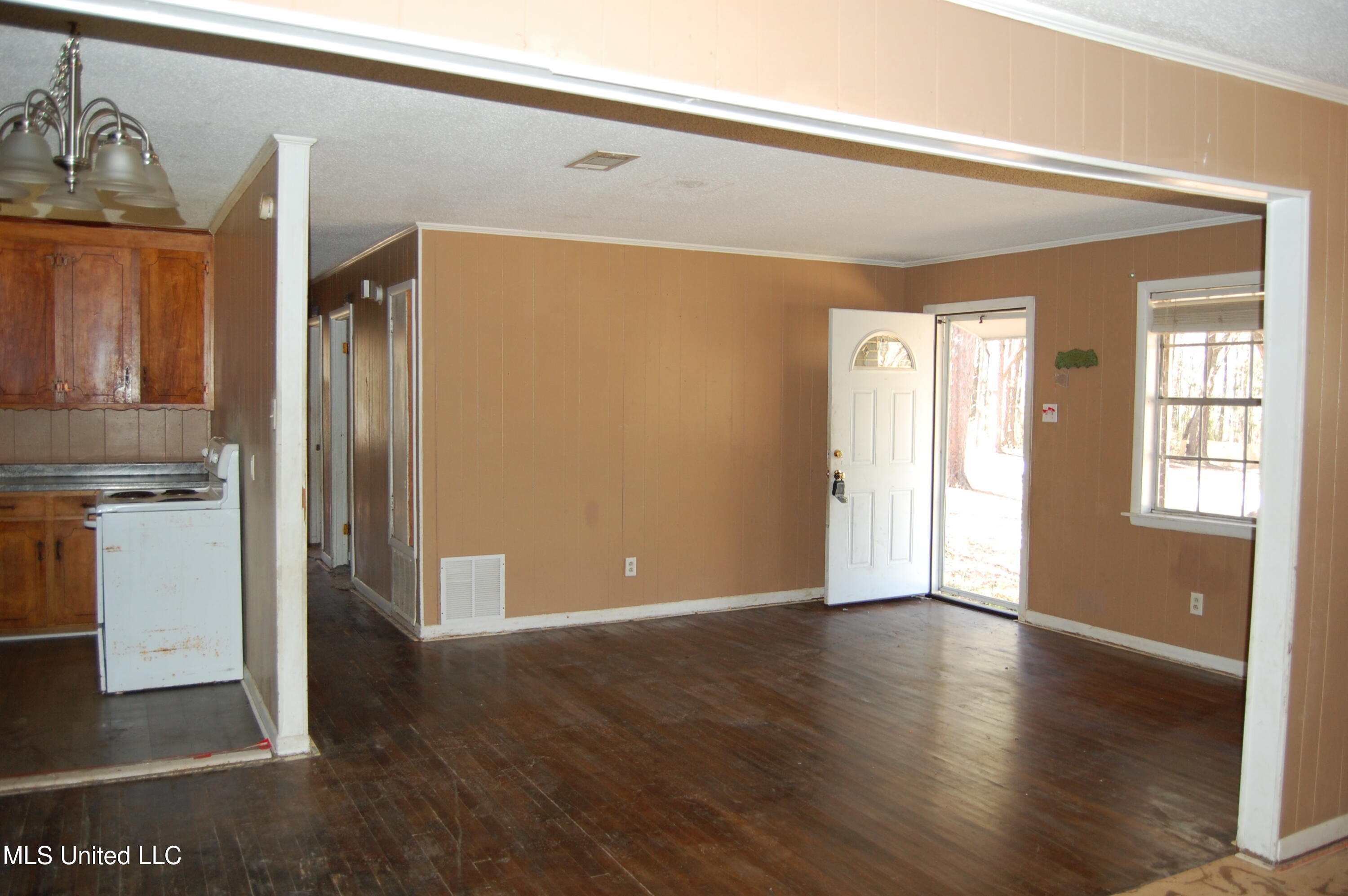 7420 Fish Hawk Road Gautier, MS 39553 - Photo 2 of 15 living room to door