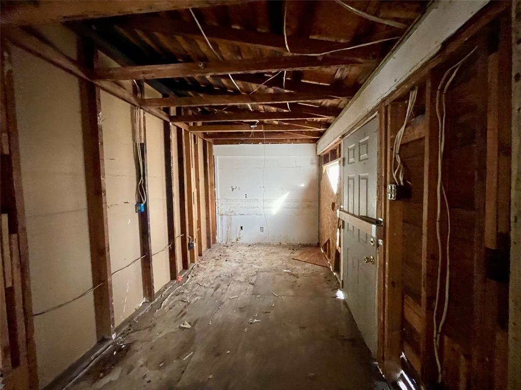 502 North Kramer Street Dallas, TX 75211 - Photo 14 of 19 a view of hallway