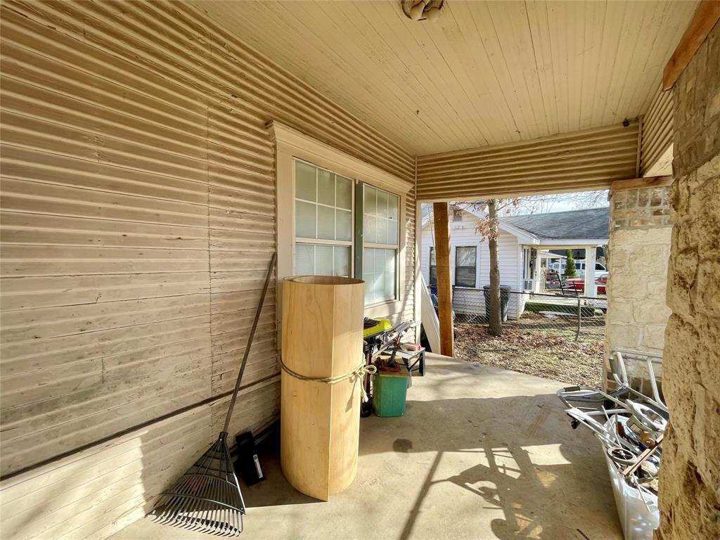 502 North Kramer Street Dallas, TX 75211 - Photo 4 of 19 a view of storage and utility room