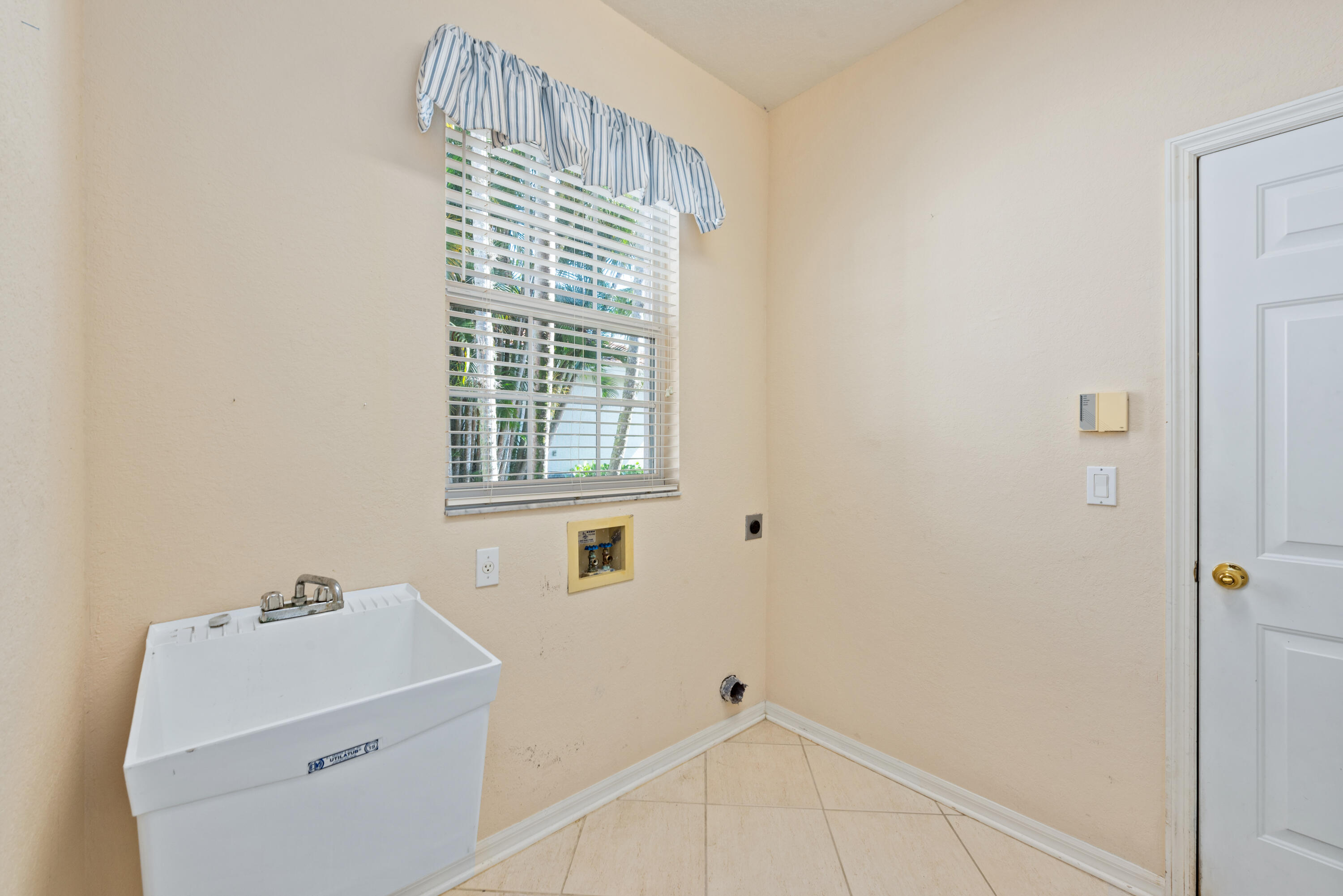 8525 Peppertree Way Naples, FL 34114 - Photo 18 of 47 a view of a bathroom with a sink and a window