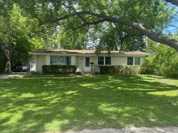 $450,000 | 1215 Parkside Lane, Deerfield, IL 60015