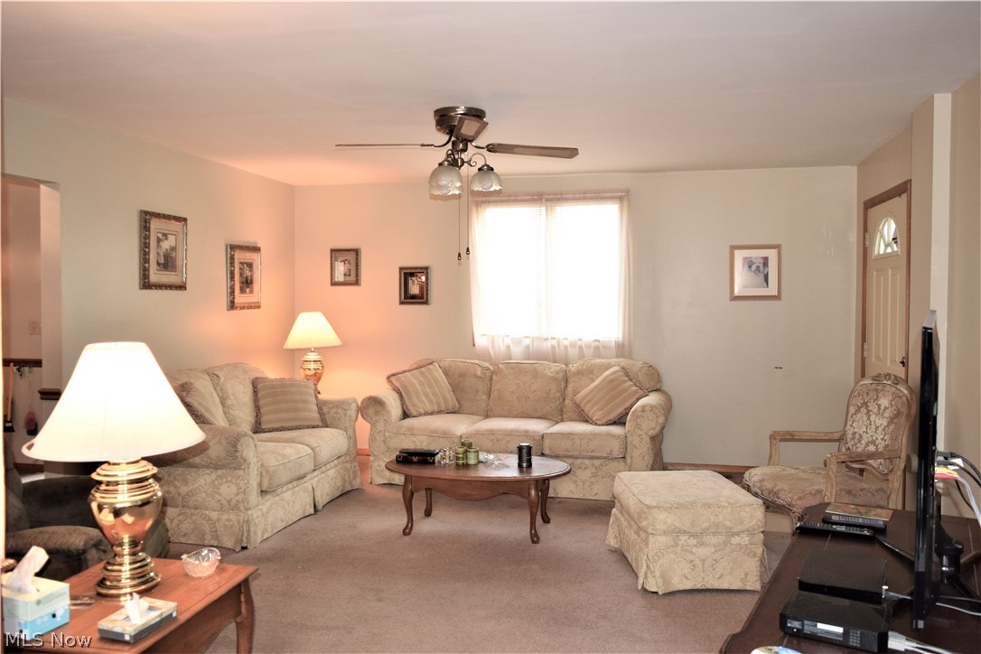 7813 Jones Road Cleveland, OH 44105 - Photo 3 of 22 Large Open Living Room