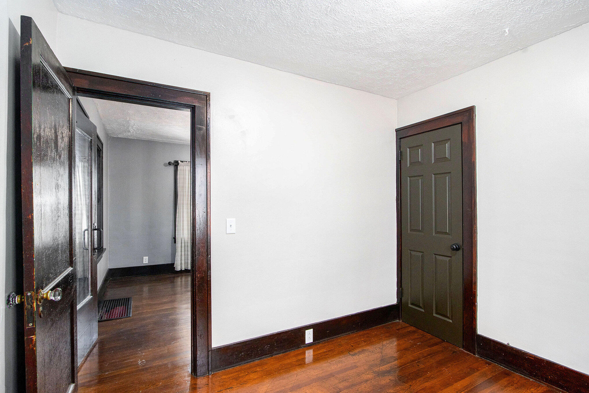 448 Whitcomb Street Kalamazoo, MI 49001 - Photo 12 of 18 010_file_758