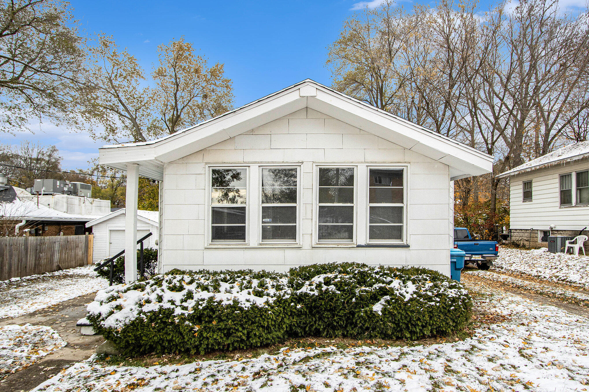 448 Whitcomb Street Kalamazoo, MI 49001 - Photo 4 of 18 004_file_65