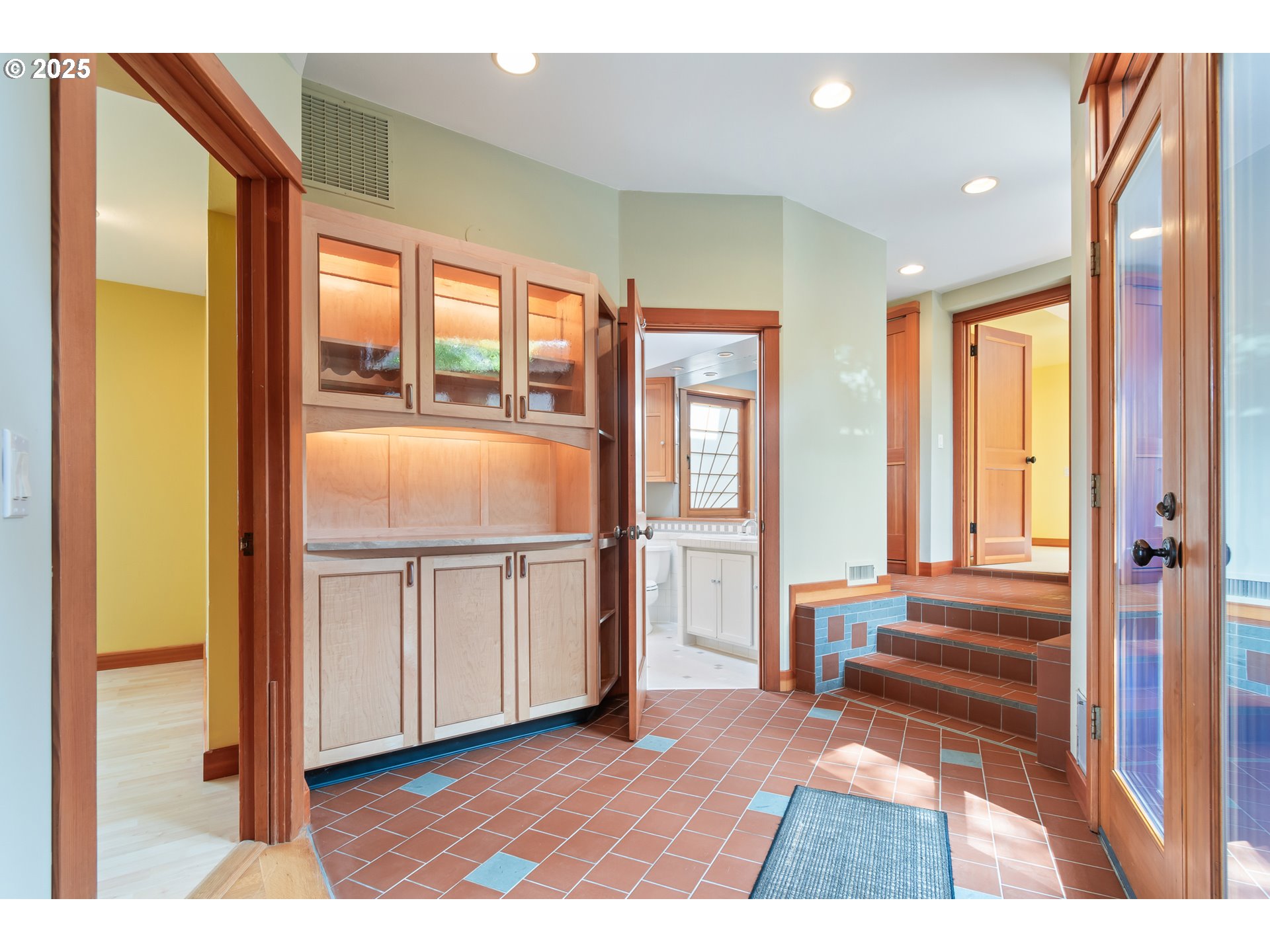 2775 Elinor Street Eugene, OR 97403 - Photo 16 of 48 a room with window