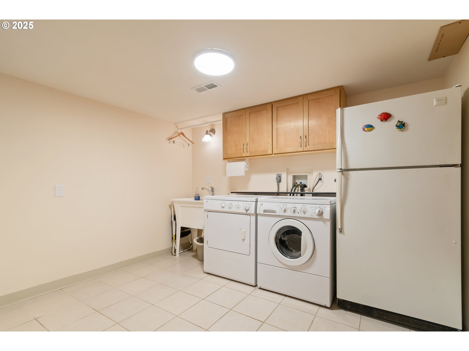 2775 Elinor Street Eugene, OR 97403 - Photo 31 of 48 a utility room with dryer and washer