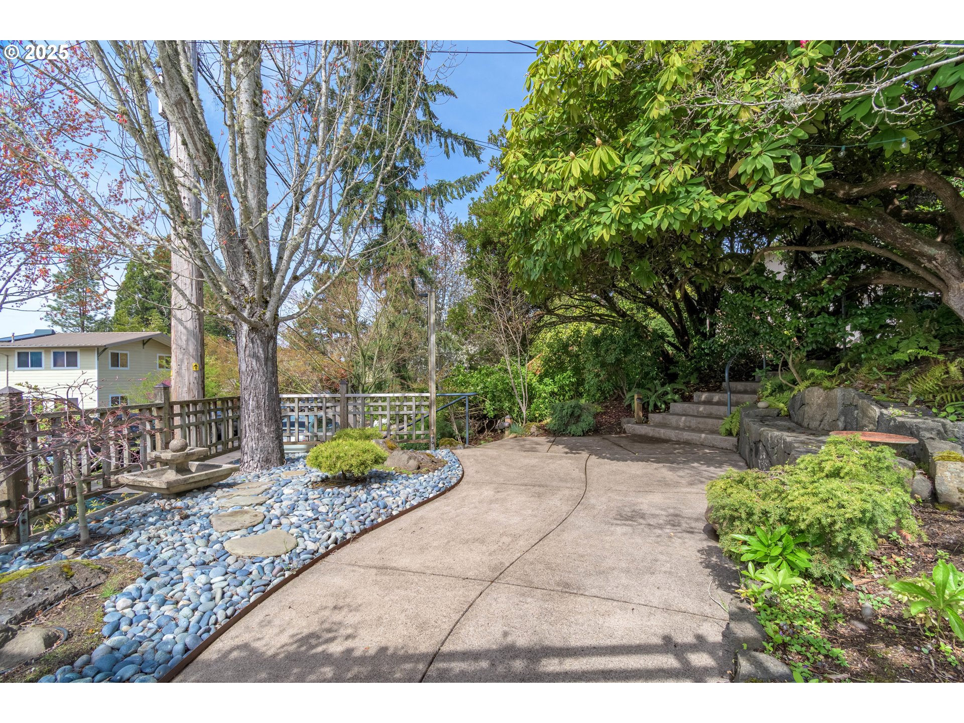 2775 Elinor Street Eugene, OR 97403 - Photo 34 of 48 a backyard of a house with lots of green space