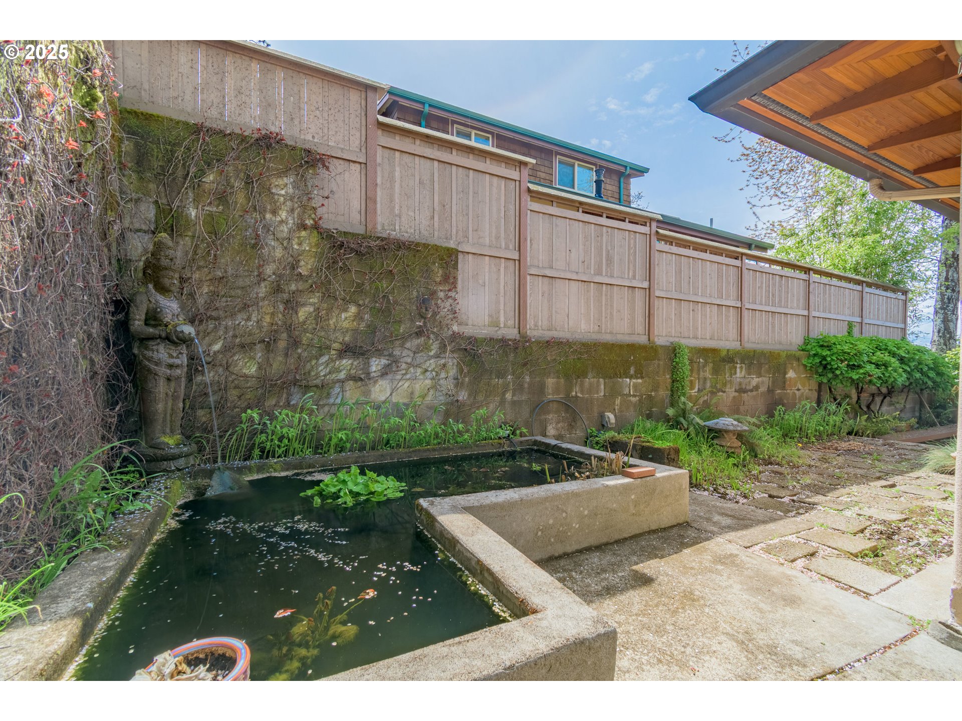 2775 Elinor Street Eugene, OR 97403 - Photo 39 of 48 a backyard of a house with lots of green space