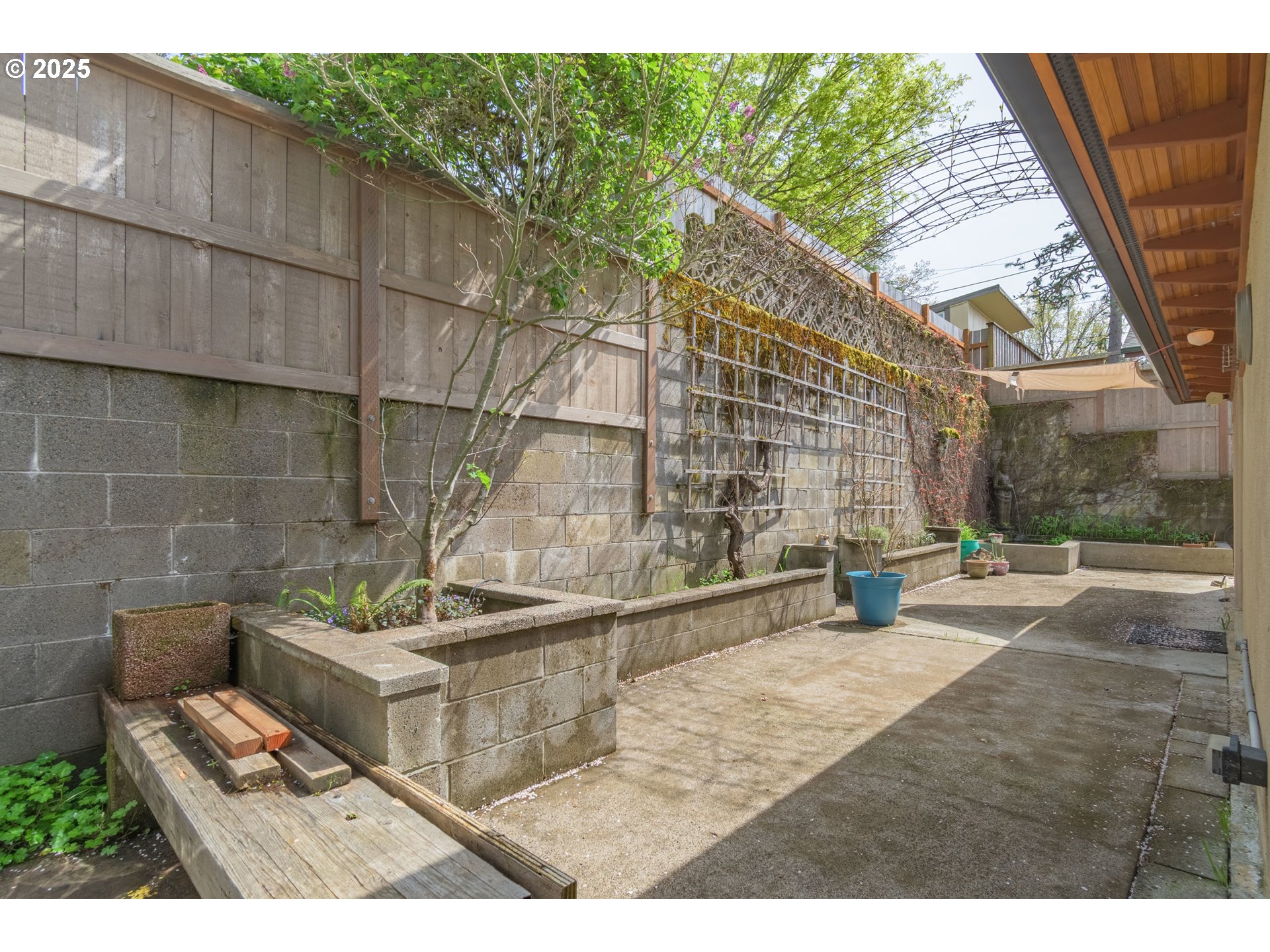 2775 Elinor Street Eugene, OR 97403 - Photo 40 of 48 a view of outdoor space and yard