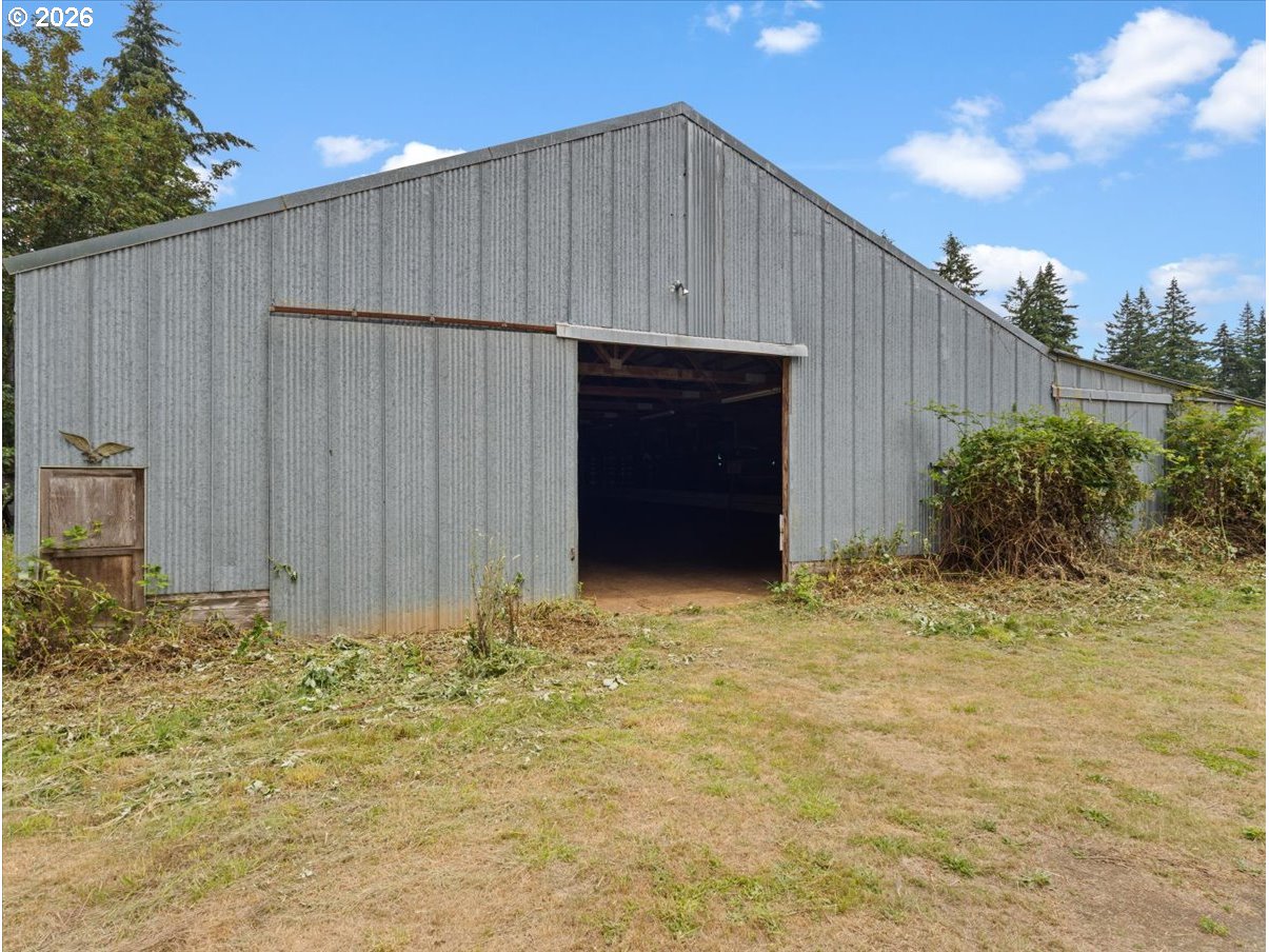 27214 Northeast Robinson Road Camas, WA 98607 - Photo 7 of 24 a backyard of a house