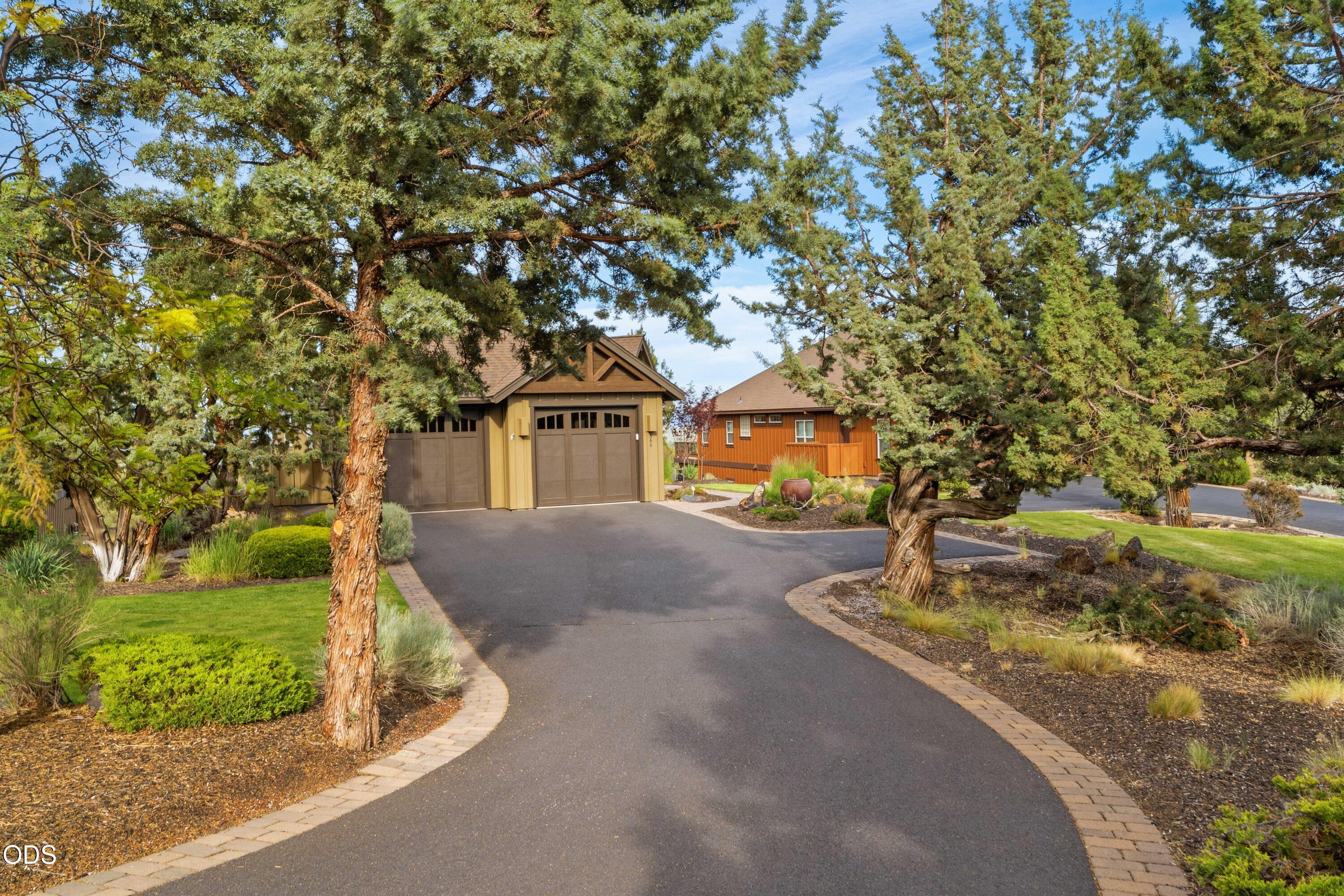 360 Vista Rim Drive Redmond, OR 97756 - Photo 3 of 147
