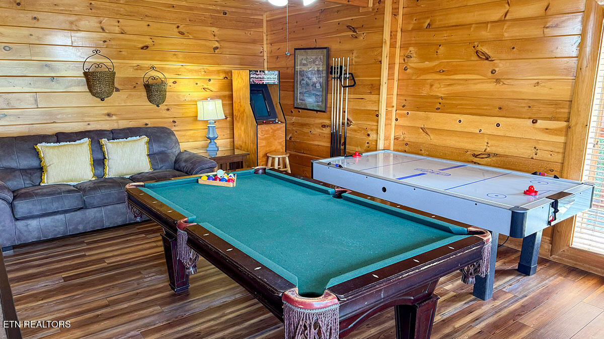 1352 Timberwolf Way Sevierville, TN 37876 - Photo 18 of 41 rental-cabin-23