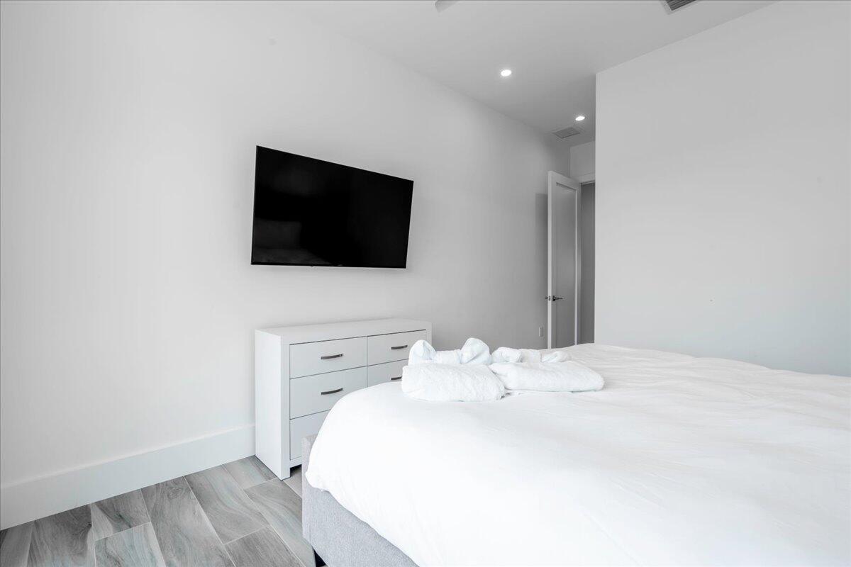 810 39th Street, Unit GULF Marathon, FL 33050 - Photo 17 of 113 a bedroom with a bed and a flat screen tv
