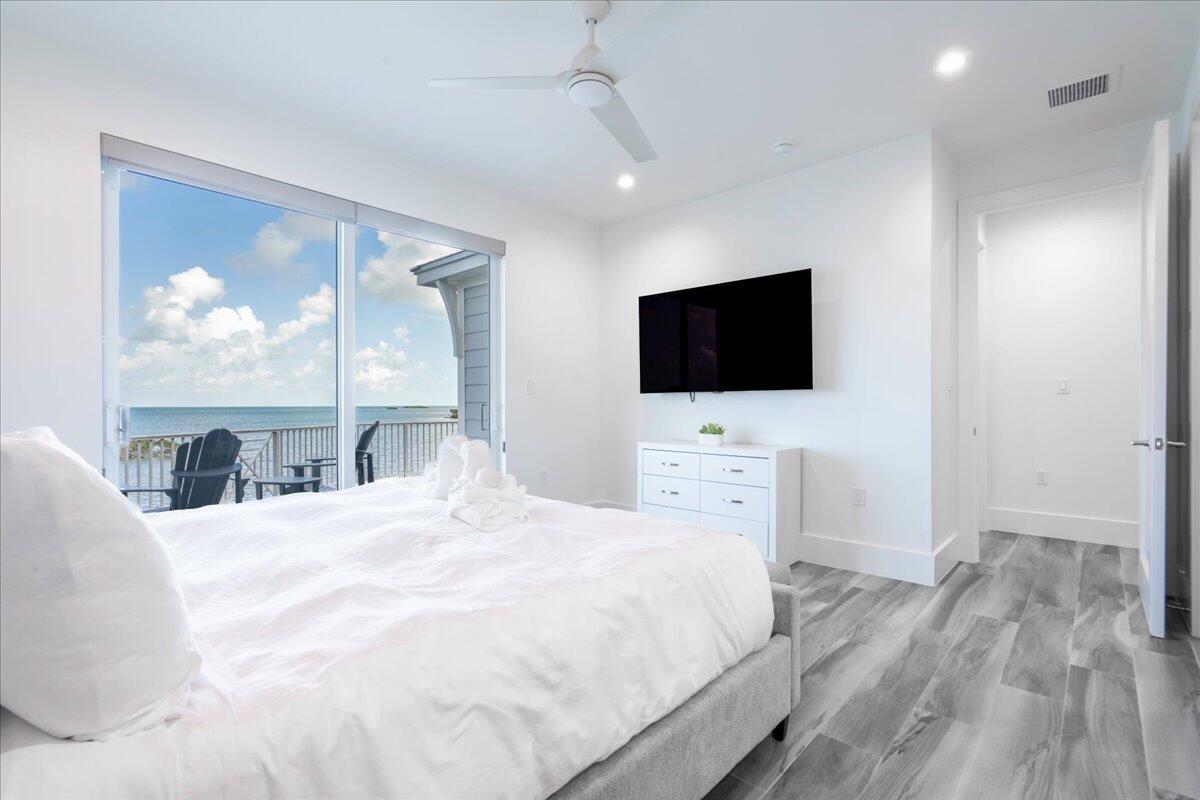 810 39th Street, Unit GULF Marathon, FL 33050 - Photo 37 of 113 a bedroom with a bed and a flat screen tv