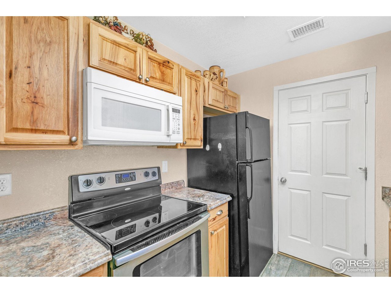 3704 Riverside Parkway Evans, CO 80620 - Photo 10 of 25 Sold wood cabinets