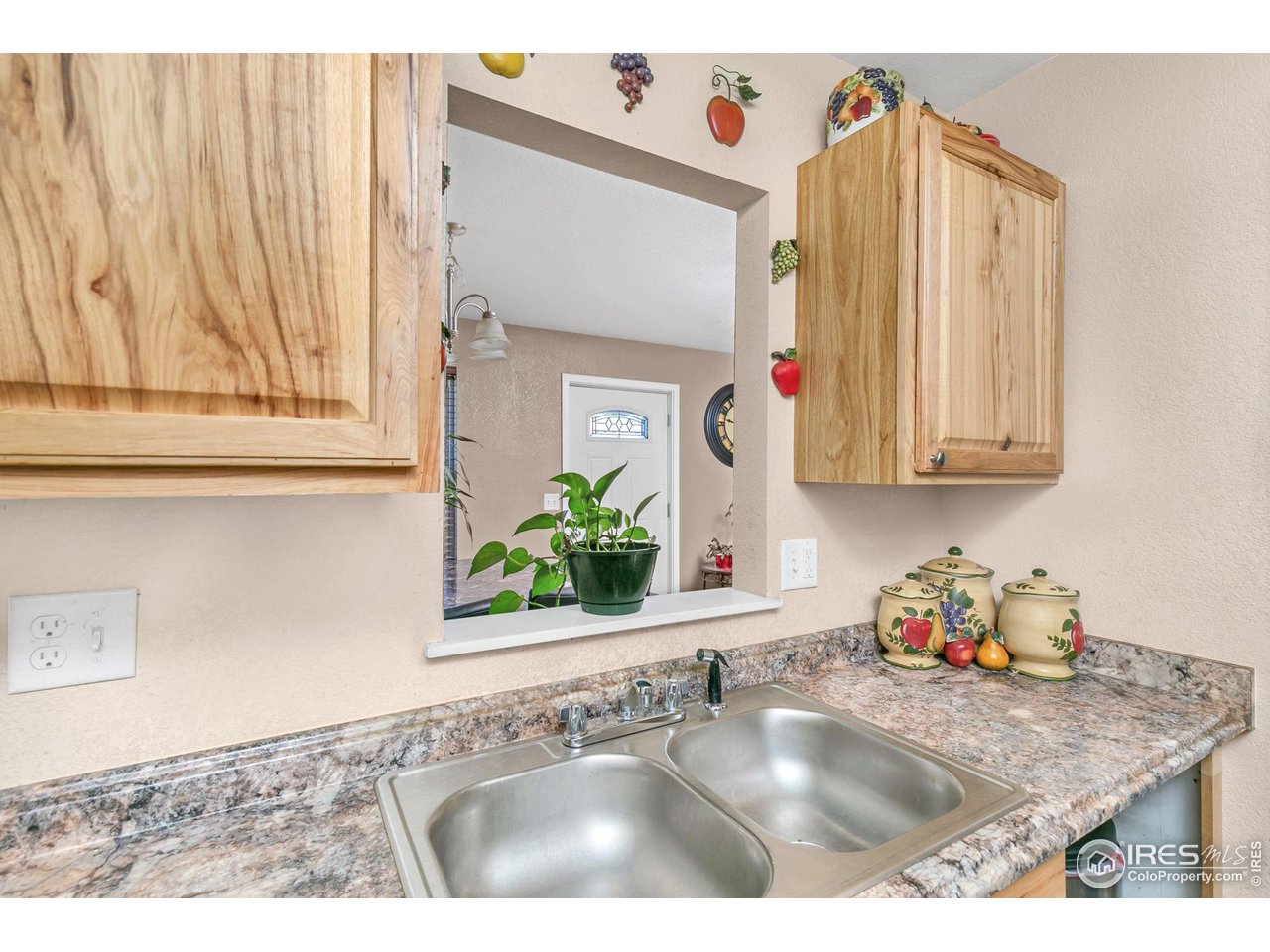 3704 Riverside Parkway Evans, CO 80620 - Photo 11 of 25 Appliances included