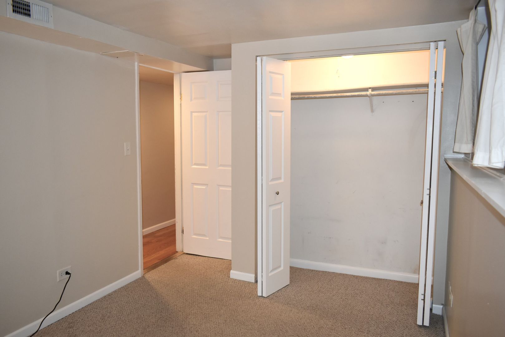 4633 North Racine Avenue, Unit GN Chicago, IL 60640 - Photo 12 of 25 a view of an empty room and a window