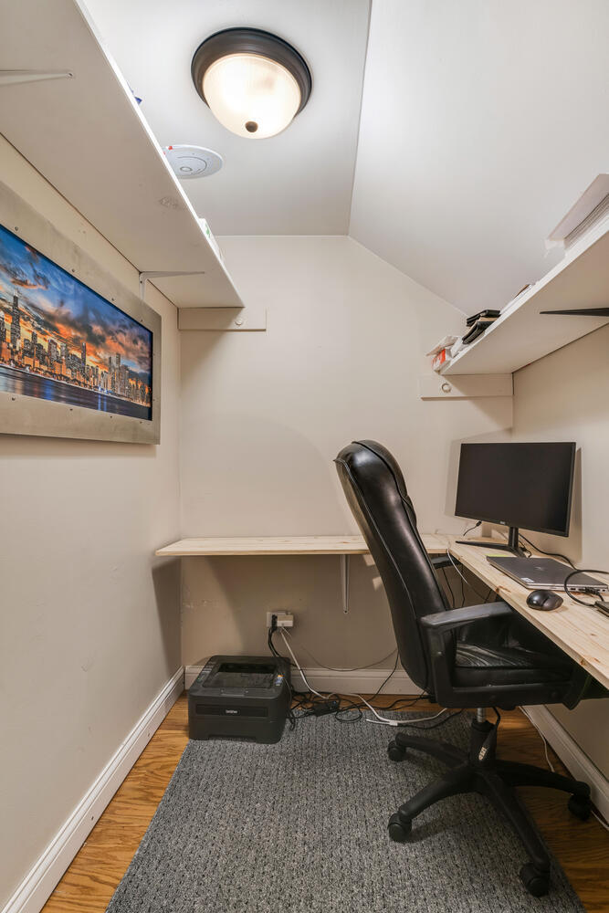 4633 North Racine Avenue, Unit GN Chicago, IL 60640 - Photo 14 of 25 a workspace with a desk