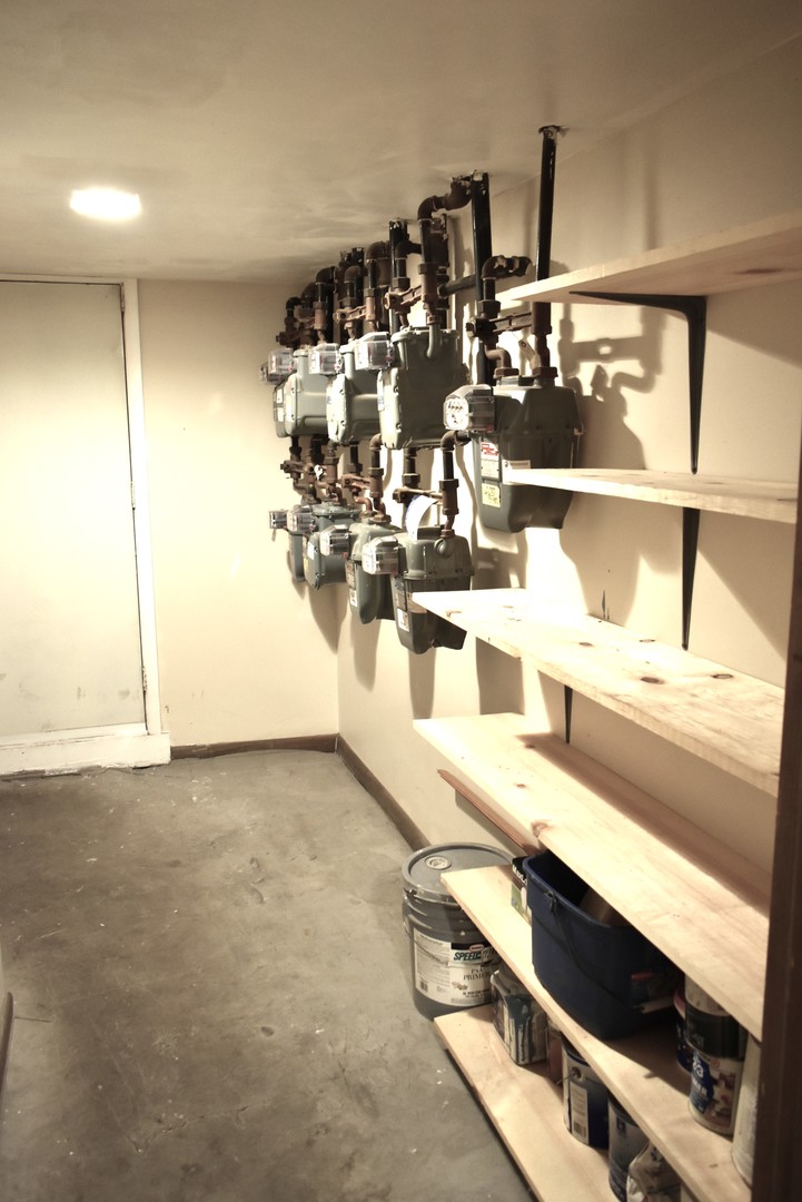 4633 North Racine Avenue, Unit GN Chicago, IL 60640 - Photo 19 of 25 a view of a room with gym equipment