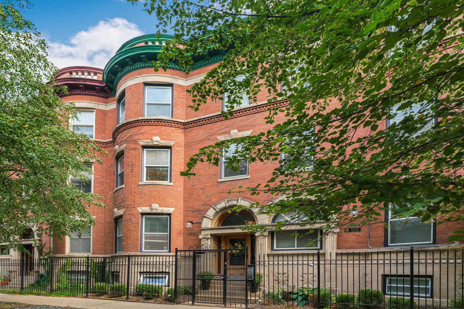 4633 North Racine Avenue, Unit GN Chicago, IL 60640 - Photo 2 of 25 front view of a house