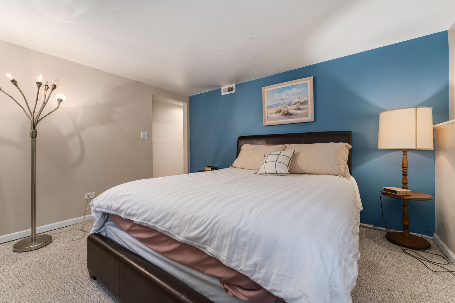 4633 North Racine Avenue, Unit GN Chicago, IL 60640 - Photo 9 of 25 a bedroom with a bed and a lamp on table