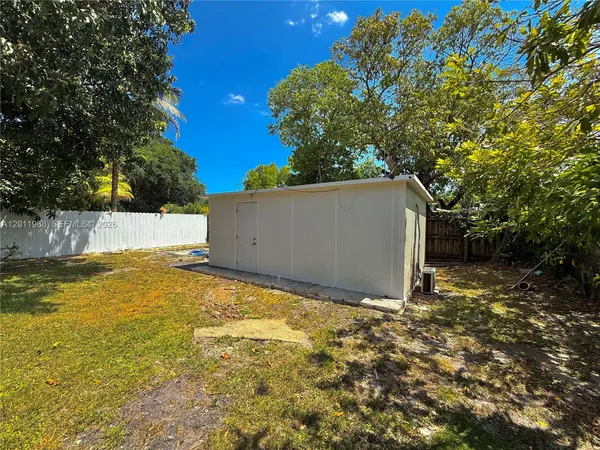 $1,000 | 950 Northwest 109th Street, Miami, FL 33168