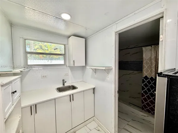 $1,000 | 950 Northwest 109th Street, Miami, FL 33168