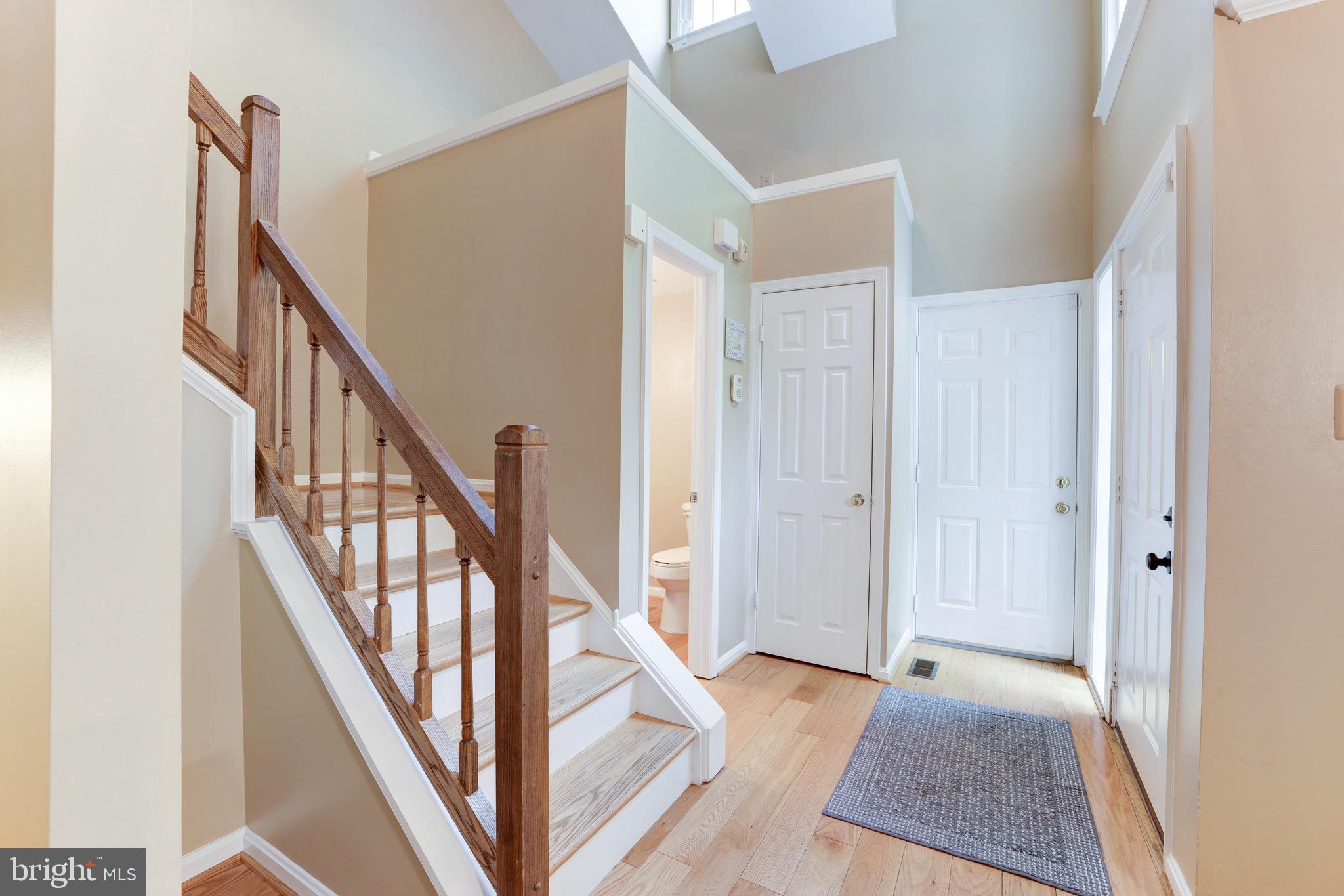 1522 Deer Point Way Reston, VA 20194 - Photo 4 of 51