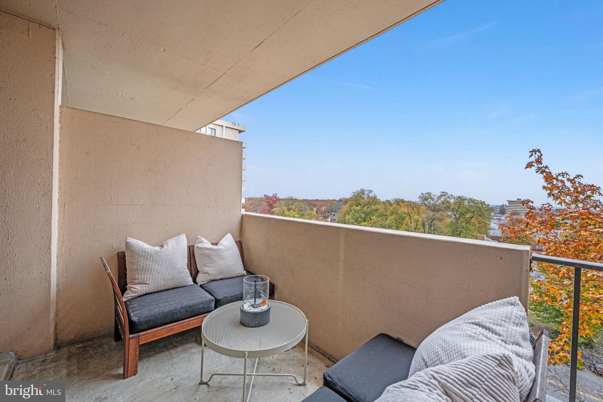 4141 North Henderson Road, Unit 702 Arlington, VA 22203 - Photo 23 of 69 a view of a outdoor seating