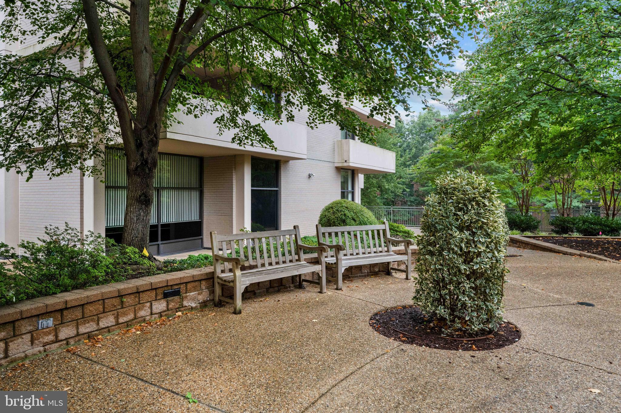 4141 North Henderson Road, Unit 702 Arlington, VA 22203 - Photo 49 of 69 Walkways, Benches, Grills