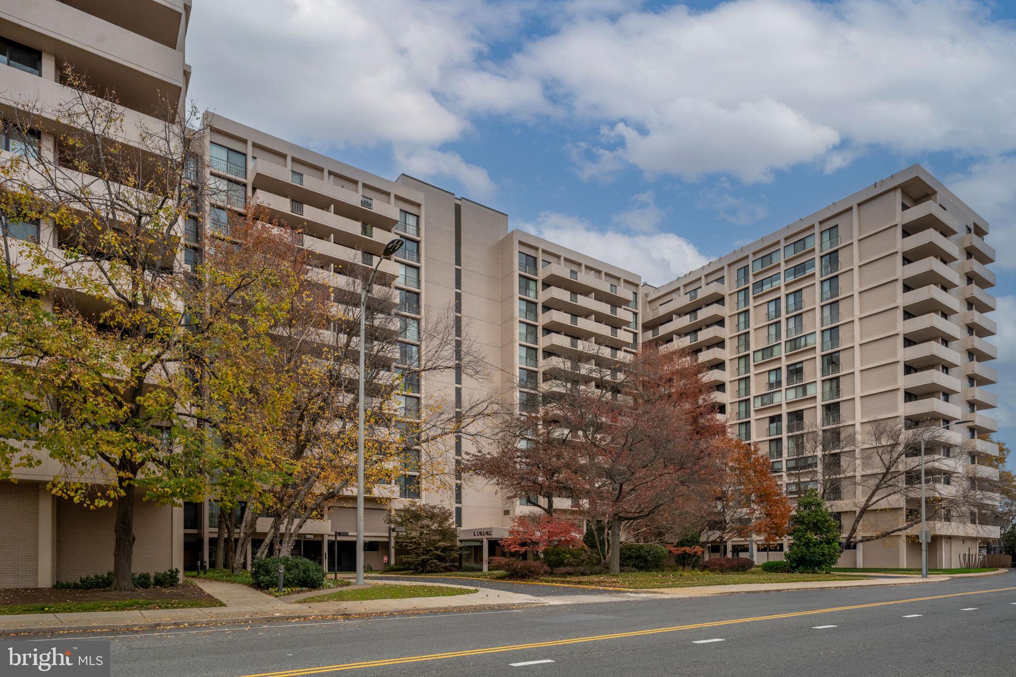 4141 North Henderson Road, Unit 702 Arlington, VA 22203 - Photo 68 of 69 a view of a building and a street